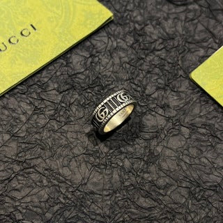 Gucci Interlocking G Engraved Textured Band Ring