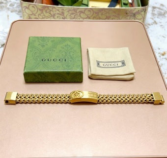 Gucci GG Engraved Plaque Chain Gold Bracelet